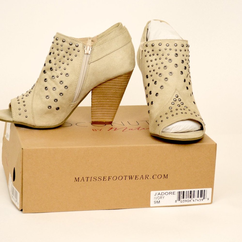 BNIB/NWT MATISSE "J'ADORE" BOOTIE WEDGE 9M  J'ADORE 9M TAN